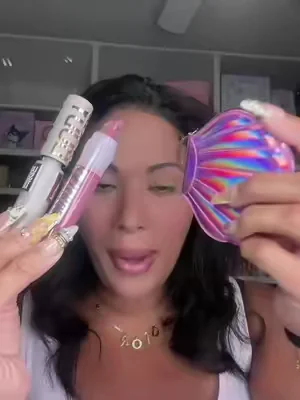 a LOVE ISLAND 🐚💕☀️😍 makeuo bundle by @Maybelline NY #maybelline #maybellinepartner #maybellinenewarrivals #dealsforyoudays #loveislandusa 