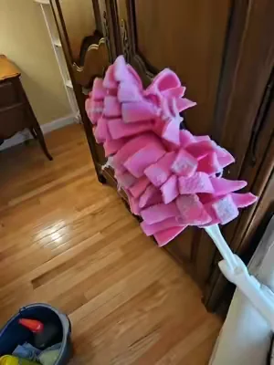 El sacudidor reutilizable que si atrapa el polvo Extendable Handle Duster with  #housecleaning #tiktokshop #DealsForYouDays #cleaninghacks #housekeeping 