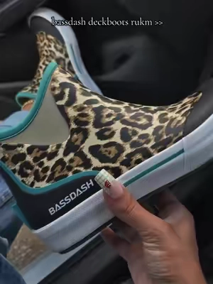 genuinely obsessed  #tiktokshopcreatorpicks #DealsForYouDays #bassdash #rainboots #gardeningboots 