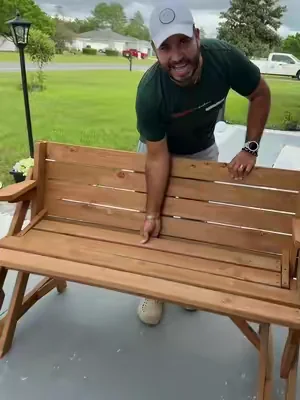 Ahorra espacio y transforma tu patio en segundos. Esta mesa de madera se convierte fácilmente en una cómoda banca, ideal para jardines, terrazas, reuniones familiares y áreas de descanso al aire libre. Incluye espacio para sombrilla y un diseño resistente para uso exterior. #PatioDecor #OutdoorFurniture #GardenIdeas #dealsforyoudays #tiktokshopcreatorpicks 