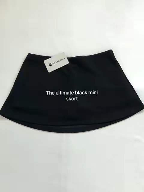 Built-in shorts, comfy fit, and the easiest black bottom to style. #skort #blackskort #miniskort #summeroutfit #OOTD
