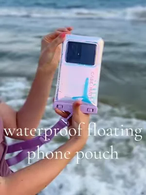 If you are going near the water this summer this is a must have 💦✨ waterparks, beach, boats, pool, paddle boarding, fishing 🎣 you name it #waterproofphonecase #floatingphonecase #casemate #beachessentials 