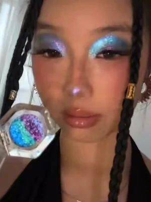 One of the most shiniest blue eyeshadow I’ve ever seen😲🦋🪼#glitter #blueglitter#bluerainbow#rainboweyeshadow #ourbella 