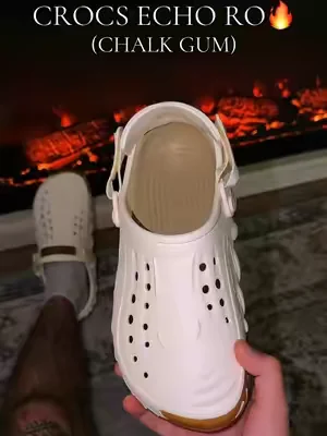 The Chalk Gum colorway might be the cleanest Echo RO yet.😮‍💨🔥 Over 30,600 sold for a reason. The adjustable fit, cloud-like comfort, and gum sole make these stand out without trying too hard. Clip the coupons for extra savings, grab the free shipping, and don’t wait—these are selling fast. Check them out for yourself. I’ll leave a link right down here.@Crocs #crocs #clogs #crocsechoro #comfortshoes #TikTokShopFinds 