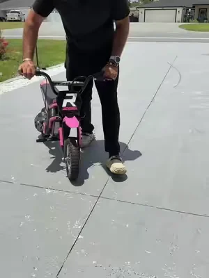 Motocicleta eléctrica para niños 24V 350W tipo dirt bike con suspensión trasera, frenos, velocidad de hasta 15 MPH y diseño todoterreno. Ideal para aventuras al aire libre y jóvenes que buscan una moto eléctrica potente y divertida. #MotoElectricaParaNiños #DirtBike24V #MotoTodoterreno #dealsforyoudays #tiktokshopcreatorpicks 