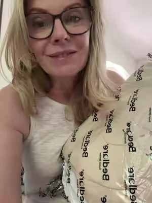 First impressions of new TikTok shop products ##bedding##eggcooker##curlingiron##sneakers##jewelry