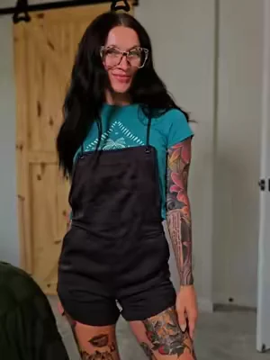Loveee these short overalls from billabong!! Seriously so cute and perfect for summer☀️ Wearing an xs and it fits so good. The straps are adjustable, alllll the pockets and cute as heck! *I am 5'2 115lbs*