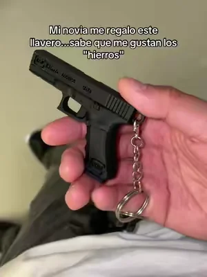 Solo los del barrio saben que significa “hierro” y G17 | comenta: 😏 #llavero #regaloparahombre #llaves #barriospeligrosos #airsofter