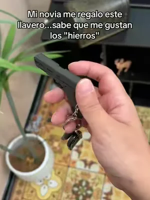 Solo los del barrio saben que significa "hierro" y G17 | comenta:😏 #llavero #regaloparahombre #llaves #barriospeligrosos #airsofter