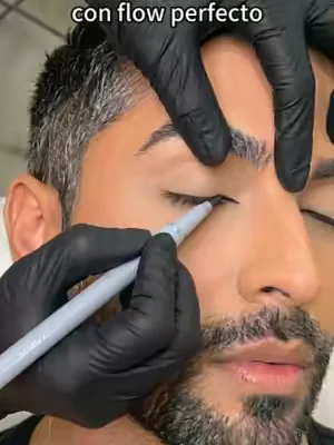 ¡Demasiado fácil! ¡Dibuja fácilmente un delineado perfecto!#qcqx #Eyeliner #waterproofmakeup #eyesmakeup #tiktokshop #eyelinerhack #fyp #eyelinertutorial #longlasting
