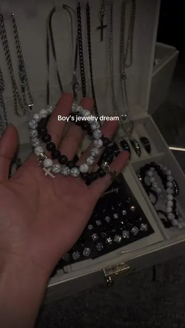 Really cool 😎 #mensstyle #set #boysdream #jewelry #cross#bf #accessories #streetstyle #giftforhim 