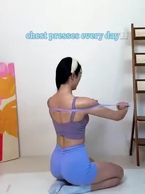 #homeworkout #womenfitness #armworkout #chestworkout #shoulderworkout 