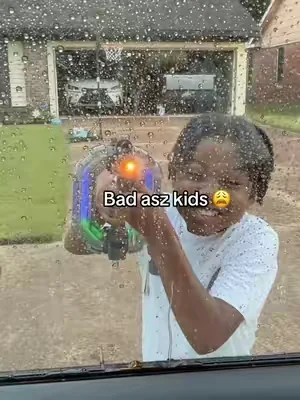 Warning ‼️ these kids will go crazy with this water gun. #watergun #watergunfight #summertoys #dealsforyoudays #summervibes 