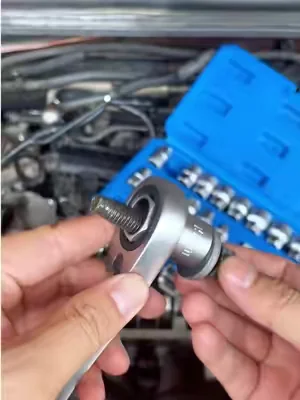 La mayoría de la gente nunca ha visto esta herramienta increíble para desmontar y montar pernos  #TikTokShopSpringGlowup #tools #socketset #tooltok #DIY.