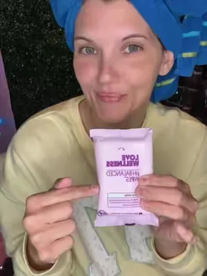 @lovewellness adding this to my “why didn’t I know about this sooner” list 😅 Love Wellness pH balanced wipes are so gentle and they’re literally a bag essential now. self care really is in the little things #tiktokshopfinds #tiktokmademebuyit #lovewellness #selfcareroutine #intimatecare 