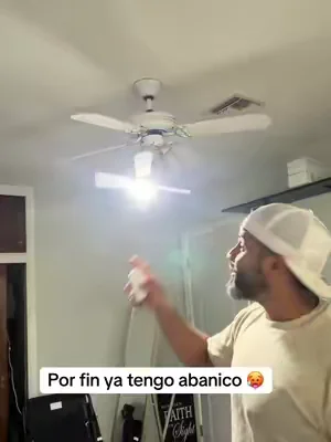 Abanico para zócalo de bombillo. Portable y bien potente. #abanico #calor #dealsforyoudays #tiktokshopcreatorpicks #summerwins 
