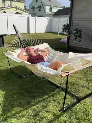 best seat in the yard 🫶🏻 #hammock #outdoorfurniture #homefinds 