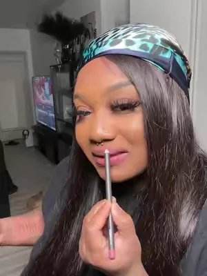 Ignore my lash ! But this lip combo would be cute with a pink eyeshadow look 😍😍😍 #maccosmetics #lipcombo #lipkit #makeup @M.A.C Cosmetics Store 