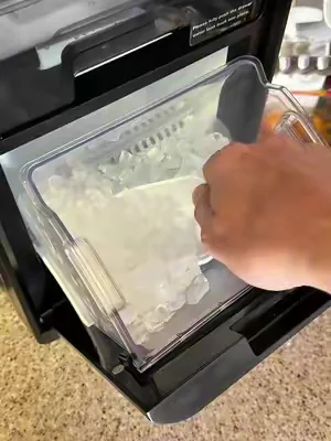 I thought nugget ice was one of those things people exaggerated about… until I caught myself chewing on it with an empty cup. 😅 Seriously, it’s that addictive. Whether it’s water, iced coffee, Diet Coke, or cocktails, somehow everything tastes better with that soft, crunchy ice. And with this thing pumping out pounds of it every day, you’ll wonder how you ever survived with freezer ice trays. #tiktokshopdealsforyoudays #kitchengadgets #homeessentials #musthavegadgets #tiktokshopfinds