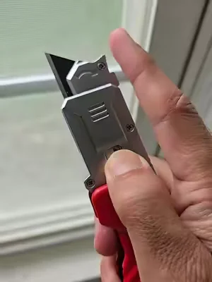 KAIWEETS 2-in-1 utility knife scraper designed for removing stickers, adhesive residue, cutting cardboard, and everyday DIY tasks. Heavy-duty folding box cutter with SK2 blades, one-hand operation, extra blade storage, and 3-angle locking control. #utilityknife #boxcutter #foldingknife #edcknife #handytools 