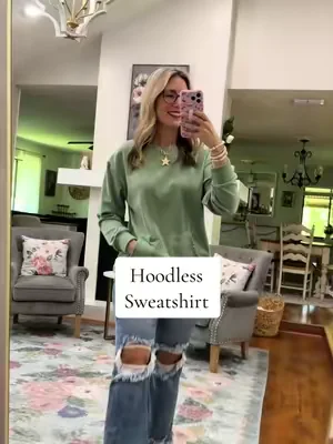 The coziest sweatshirts with pockets! I’m 5’7” 140 in a medium. Go true to size. @AUSELILY 