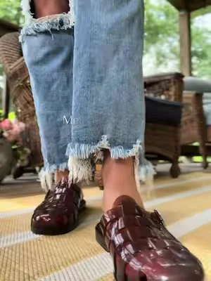 MELISSA JELLY MULES 🪼🧺 so cute and flexible and not stiff at all! I’m going to be wearing thee all summer into the fall! #melissapossession #jellyshoes #jellies #mules #shoefinds 