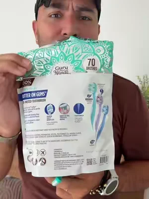 Cepillos de dientes desechables con pasta dental integrada y palillo dental, envueltos individualmente para llevar a cualquier lugar. Ideales para viajes, oficina, escuela, avión y emergencias. Limpieza rápida sin necesidad de enjuague, con 70 unidades listas para usar. #CepilloDeViaje #CepilloDesechable #HigieneBucal #gurunanda #gurunandaproducts @GuruNanda LLC @Puneet Nanda bridge the gap @helen_glz 