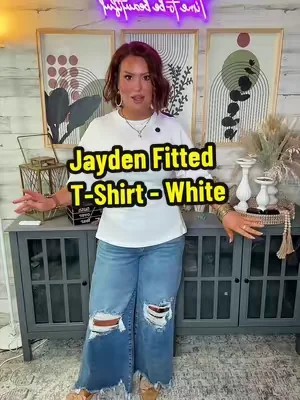 This top is so unique!  It has a zipper back so you can decide how fitted it is in the front. And it’s 100% cotton! I’m a true to size large wearing the size large here! @Fashion Nova #fittedtee #zipperback #elevatedbasics #fashionnova #ttsacl 