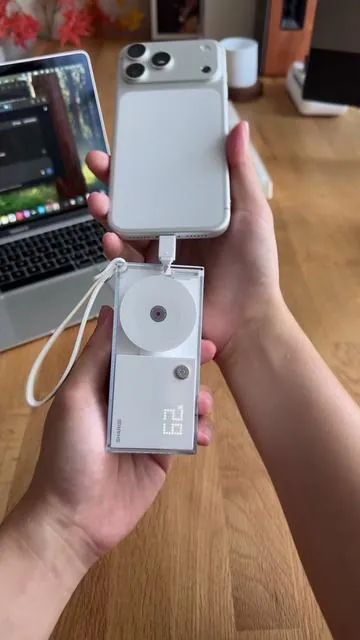 I stopped carrying 3 charging things#travelessentials #techtok #powerbank #phoneaccessories #dealsforyoudays 