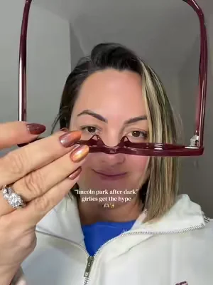 ✨it’s almost that time of year and these glasses…chefs kiss 💋 #cateyeglasses #womenssunglassses #burgundy 