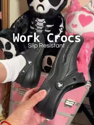 If you are on your feet most of the day, this are perfect 💯 #crocs #clogs #workshoes #tiktokshopcreatorpicks #workshoes 