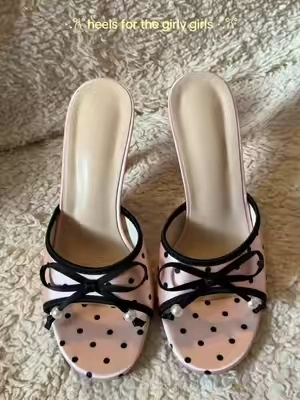 the prettiest heels I’ve ever seen, so girly lalala