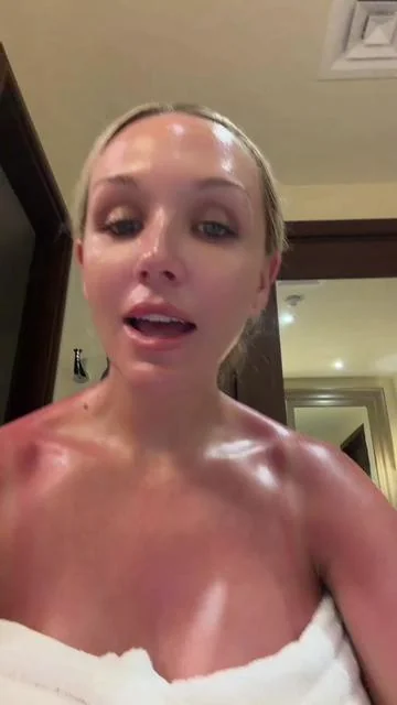 You can literally see where I stopped on my neck 😩 #DealsForYouDays #SummerWins #SummerVibes #TikTokShopCreatorPicks #medicube @medicube global 