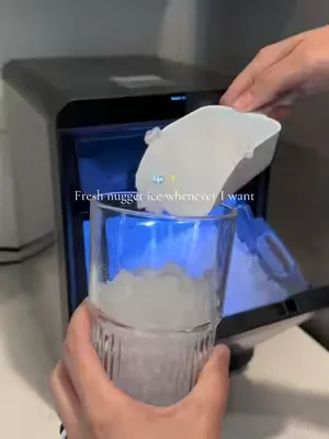 I always love eating ice out of a cup so this is just chefs kiss 🤭✨ #nuggetice #icemakermachine #euhomyicemaker #dealsforyoudays 