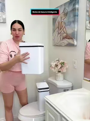 Paquete de 2 botes de basura sin contacto de 2,2 galones (aprox. 8,3 litros), cubo de basura inteligente automático con sensor de movimiento; diseño compacto, impermeable y de tamaño reducido, ideal para baño, cocina, oficina, dormitorio o sala de estar. Disponible en blanco y negro.#tiktokshopcreatorpicks #dealsforyoudays #botesdebasura #contenedores #limpieza 
