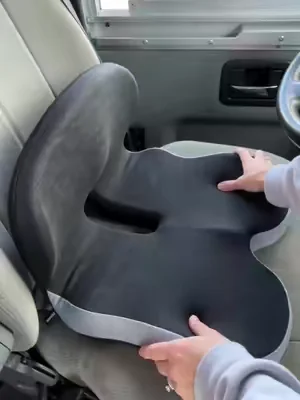 Relieves tension in the lower back muscles and avoids direct pressure on the cоссух. Ideal for sitting for many hours without discomfort.#dolordeespalda #soportelumbar #cojinortopedico #espaldasindolor #seatcushion   