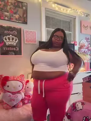 wait cause these was tea!!! 🥰 #trending #fyp #shorts #plussizefashion #pink 
