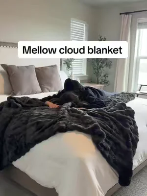 Mellow could not have given us a more perfect color drop #mellow #mellowsleep #blanket #cozybedroom @Mellow Sleep 
