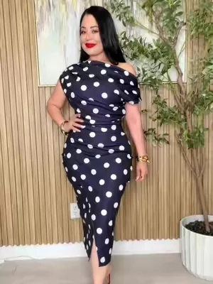Vestido midi de lunares con elegante drapeado. @ChicMe_official  #PolkaDotDress #MidiDress #ElegantStyle #WeddingGuest #dealsforyoudays 