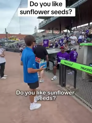 Do you like sunflower seeds? 🏈 @Vikings 