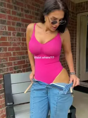 The most snatching bodysuit 5’8-150 M #bodysuit #shapewear #stylehacks #styletips 