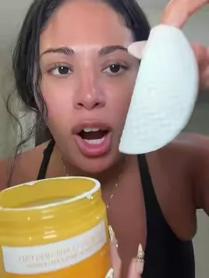 We’re now using glycolic acid for deodorant!! Also these pads will brighten and lighten your armpits ☀️✨👏🏽 @celimax US Store #celimax #txabodyclarifyingpads #glycolicacidforunderarms #dealsforyoudays #bodyhyperpigmentation 