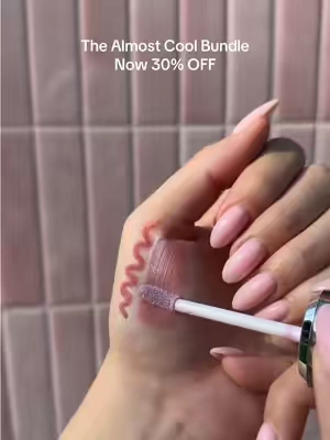 JUST ADDED our newest Perfect Pout Bundle to the Deals for You Days Sale 😉 Grab yours for 30% off! #Dealsforyoudays #kikomilano #lipcombo 