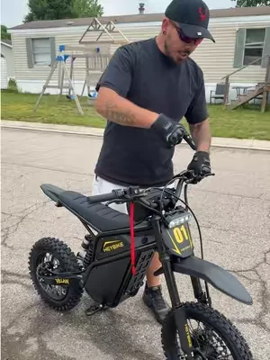 Here we go again!!! He’s gotta buy a million before he finds the one he likes best. #heybike #heybikevillain #electricdirtbike #edirtbike #summerwins @Heybike Inc @Heybikesports @Heybike Villain 