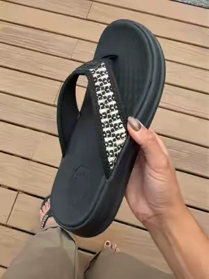 Son tannn comodas #comfyshoesonly 