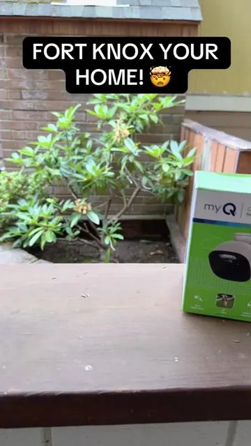 Burglars hate it when they see this on your house! 😡  . . . #securitycamera #surveillancecamera #myq #homesecurity #cctv @myQ 