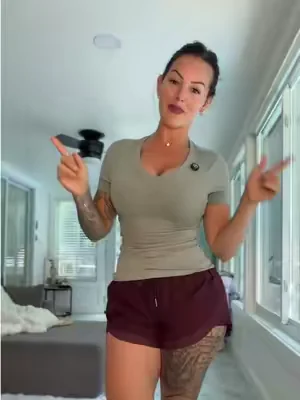 If you’re looking for a comfortable bra, that’s wireless and supportive! Definitely would recommend trying this out! #honeylove #comfortablebra #supportivebra #wirelessbra #dealsforyoudays 