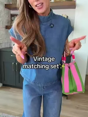 So unique and special! True to size, wearing a small. 🙌 #canadiantuxedo #denimondenim #chambray #matchingset 