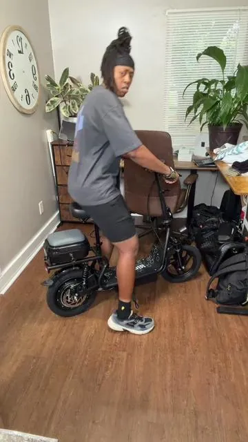 Yes I’m still having fun on these scooters! #scooter #dealsforyoudays #tiktokshopcreatorpicks #summerwins #summervibe 