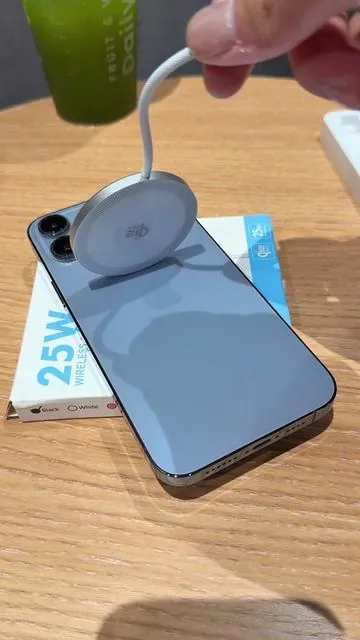 Carga rápida de 25W + Tecnología Qi2.2. #wirelesscharger #magsafe #DealsForYouDays #SummerWins #tiktokshopcreatorpicks 